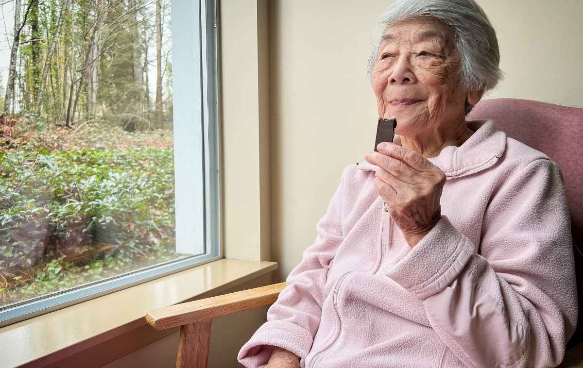 blog-Mutuelle-Just-bien-etre_chocolat_senior blog-Mutuelle-Just-bien-etre_chocolat_senior