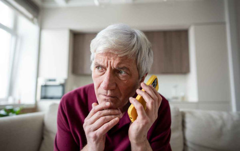 blog-Mutuelle-Just-mutuelle_senior_demarchage_telephonique_agacé