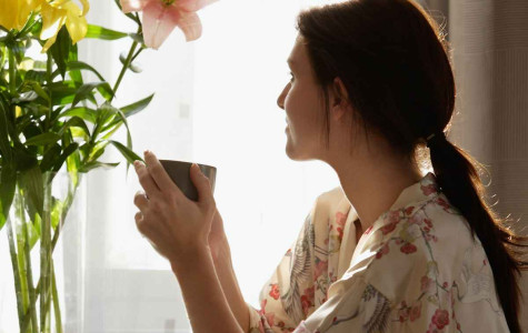 blog-Mutuelle-Just-bien-etre_thes_femme_fenetre_tasse