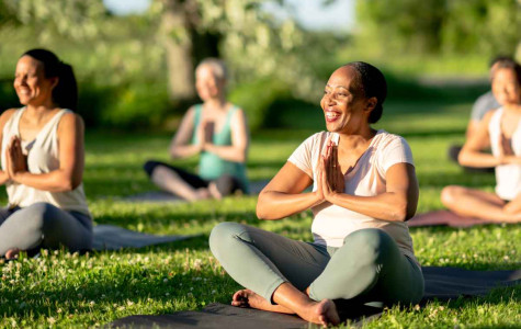 blog-Mutuelle-Just-sport_yoga_femmes_seniors_dehors
